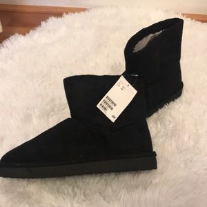 H&M faux fur lined black boots